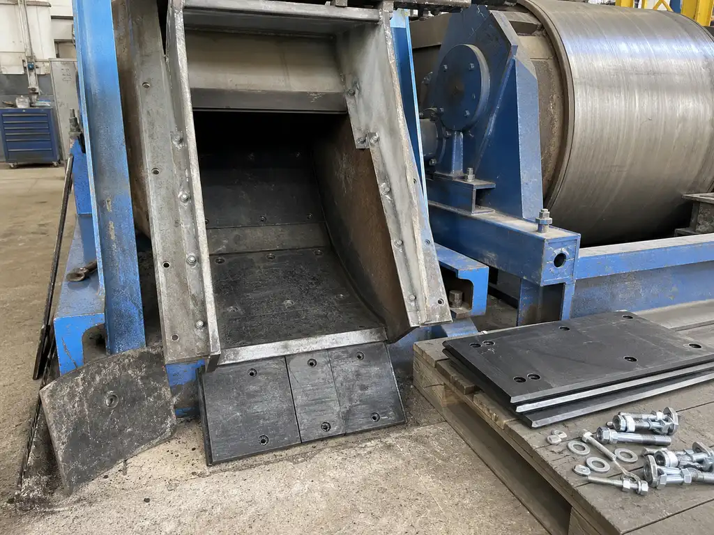 glass recycling industrial magnetic separation scene