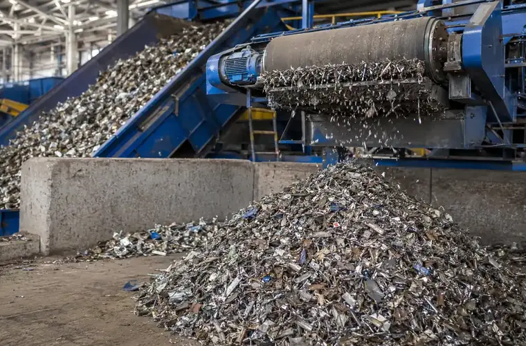 Mixed recycled metal pieces for stainless steel separation